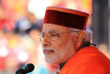 ટોપી પહેરવાની તૈયારી