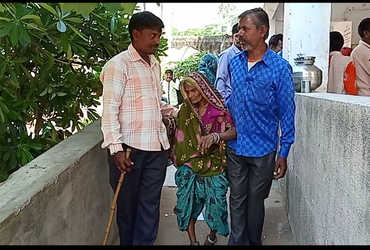 106 વર્ષના ધાનકીબેને ઉત્સાહભેર મતદાન કર્યુ