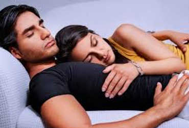 સૂવાની સ્ટાઈલથી જાણો  તમારી Love Life
