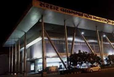 અમદાવાદની બે ફ્લાઇટને 35 મિનિટ ચક્કર લગાવવા પડયા