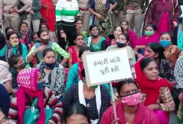 વેલસ્પન કમ્પનીના કામદારોનું રસ્તારોકો આંદોલન : રહિયાદ ચોકડી ખાતે ચક્કાજામ