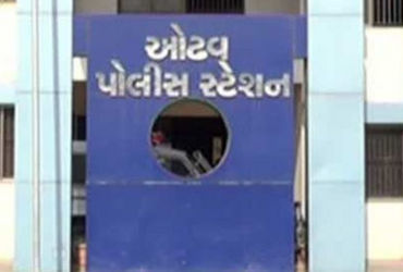 પુત્રીએ પ્લાસ્ટીકની ચમચી ભરવાની ના પાડતા માતાએ ગળું દબાવી હત્યા કરી