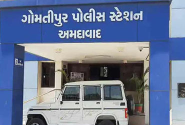 પકોડી ખાઇ રહેલા યુવકને સાઇડમાં જવાનું કહીને ચાકુના ઘા મારી લોહી લુહાણ કર્યો