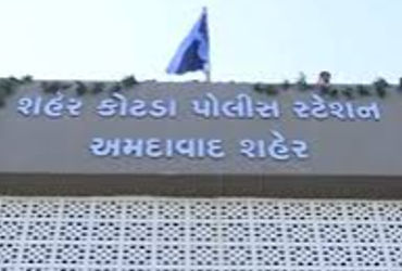 શહેરકોટડા પોલીસ સ્ટેશન બહાર છરીથી હુમલો