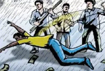 પુત્રથી સાઇકલ અથડાતા પિતાને માથામાં પાઇપના ફટકા મારતાં સારવાર હેઠળ