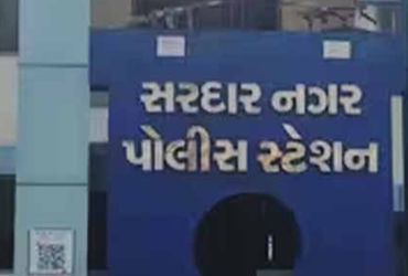 કિન્નર સાથે ડાન્સપાર્ટીમાં શારિરીક અડપલાં કરી બિભત્સ ચેનચાળા કર્યા