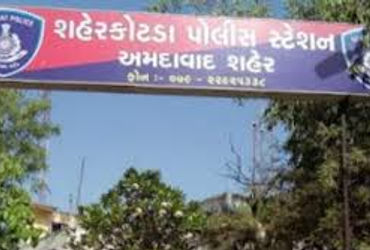 ચાલુ ટ્રેનમાં મહિલાના રૃા. ૧૬૪ લાખના પર્સની ચોરી