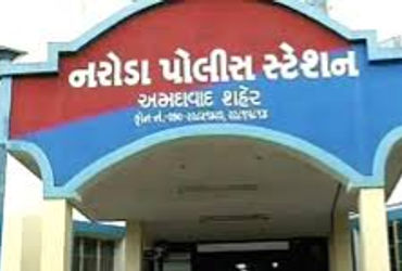 પત્નીના માથે હાથ મૂકી પતિ પાસેથી રૃા.૧.૯૦ લાખની માળા, વિંટી લઇ નાગો બાવો નાસી ગયો