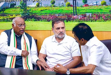 જૂના નેતાઓની 'ઘર વાપસી'? કોંગ્રેસમાં વિલયની અટકળો તેજ