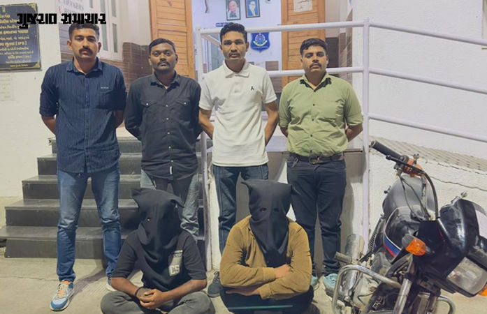'દાદા તમને બાઈકમાં ઘરે મૂકી જઈએ...' રાજુલાના માંડલમાં 82 વર્ષના વૃદ્ધને ધમકાવીને સોનાના બટન લૂંટનારા બે શખસો ઝડપાયા