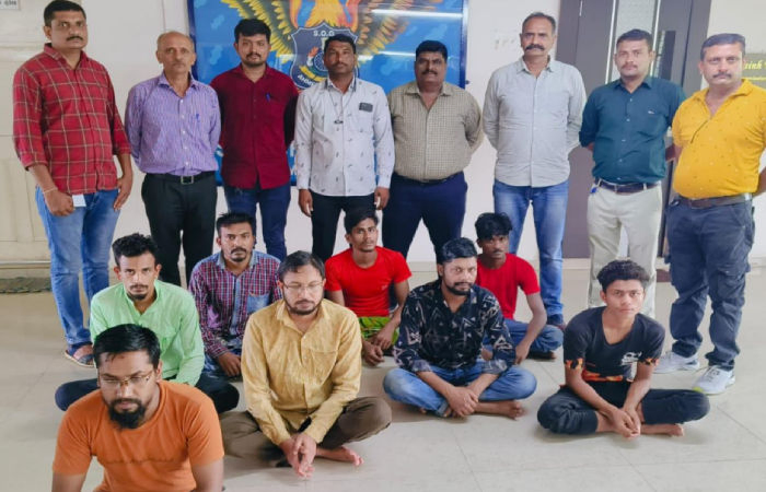 અમદાવાદમાં ખોટા દસ્તાવેજોના આધારે ત્રીસ વર્ષથી રહેતાં ચાર બાંગ્લાદેશીઓ પકડાયા