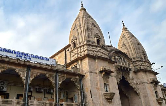 વડોદરામાં મેયર સહિતના પદાધિકારીની કેબિન પર લગાવેલી નેઇમ પ્લેટ હટાવાઇ