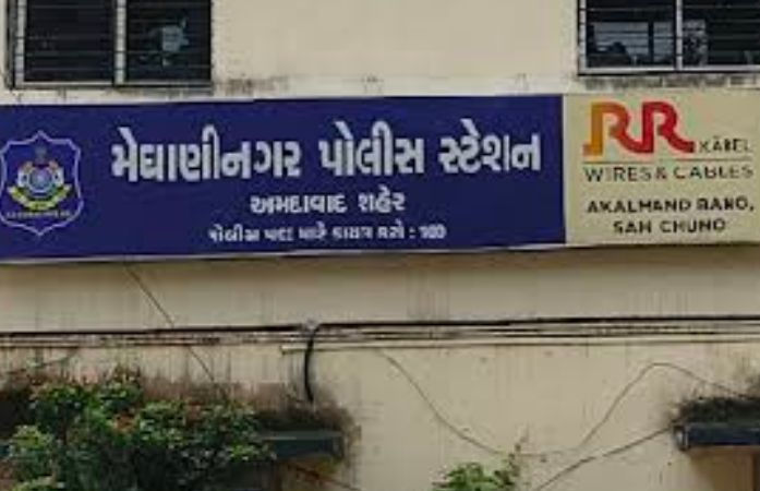 મેઘાણીનગર બસ સ્ટેન્ડ પર ખેલાયો ખૂની ખેલ, નિવૃત્ત આર્મીમેનના પુત્રની ચપ્પુના ઘા ઝીંકી કરાઈ હત્યા