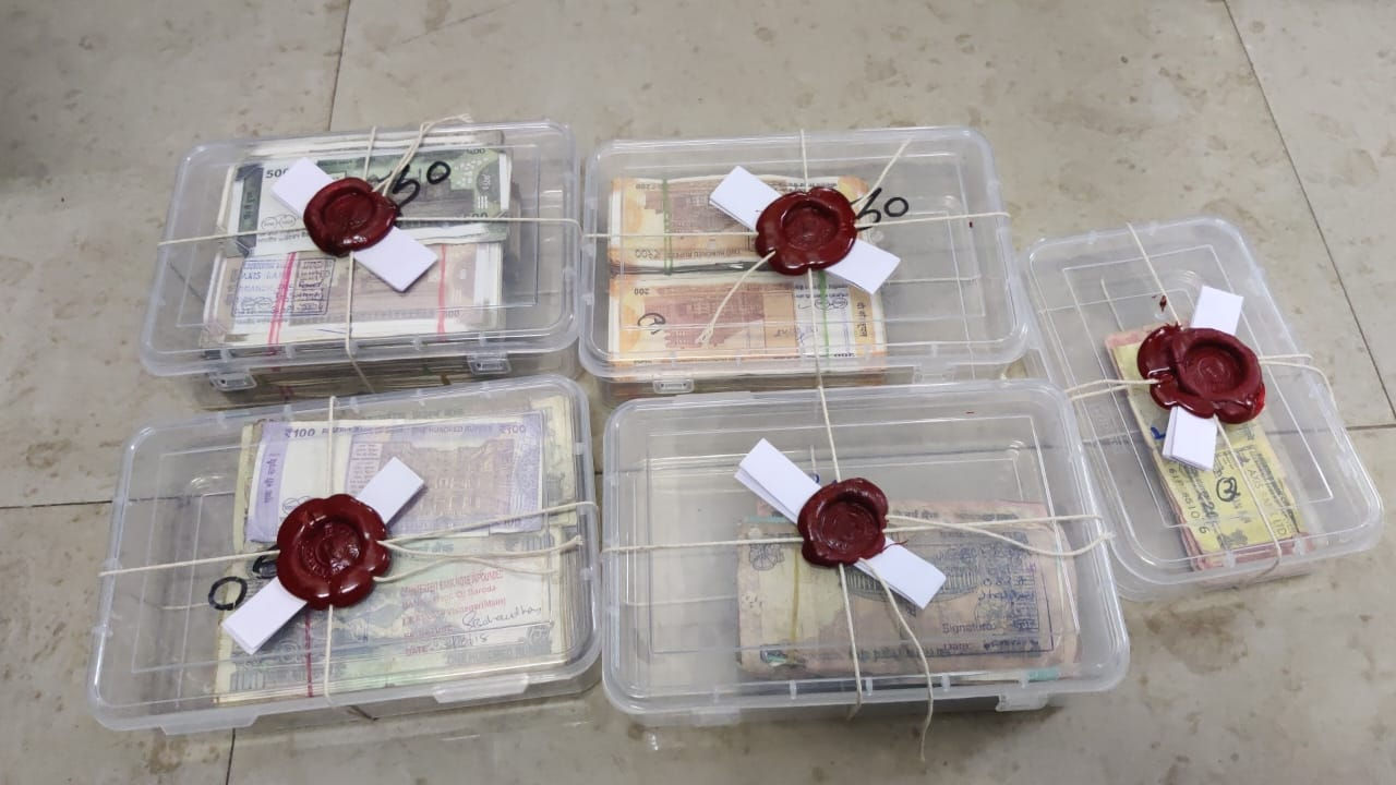 Ahmedabad SOG seizes 1,697 counterfeit notes, banks under scrutiny