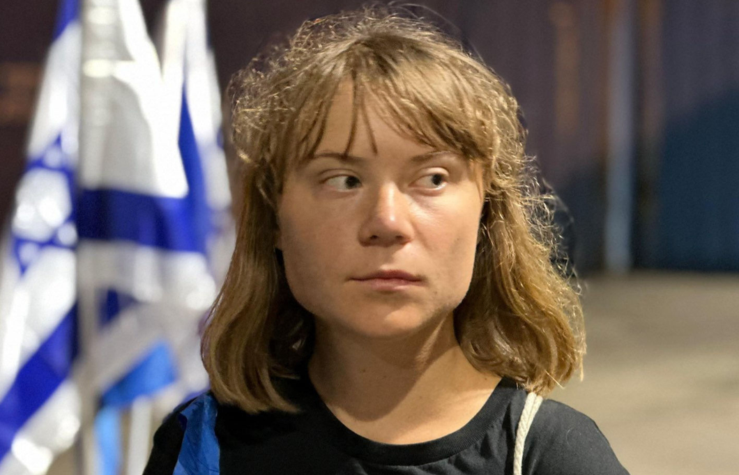 Greta Thunberg banned from Venice after dyeing canal green