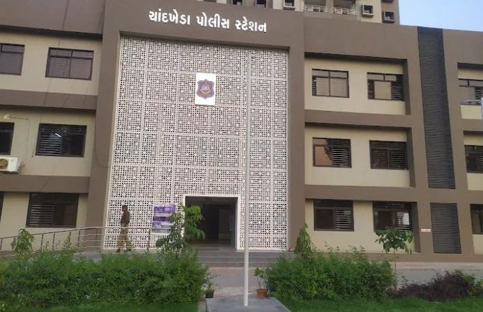 અમદાવાદના ચાંદખેડા પોલીસ સ્ટેશનની ઈમારતથી યુવકે ઝંપલાવી આપઘાત કર્યો, કારણ જાણી ચોંકશો