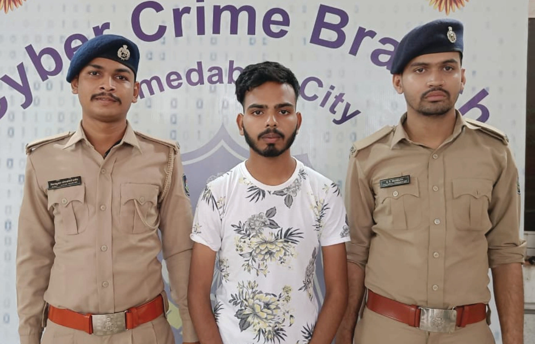 અમદાવાદ : ફ્લાઈટની ટિકિટ બુક કરી 7.35 લાખની છેતરપિંડી આચરનાર વેબસાઈટ હેકરની હરિયાણાથી ધરપકડ