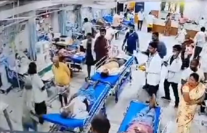 VIDEO : દારૂડીયા દર્દીની હૉસ્પિટલમાં બબાલ, મહિલા ડૉક્ટર પર કર્યો હુમલો, વાળ ખેંચી બેડ પર પટકી