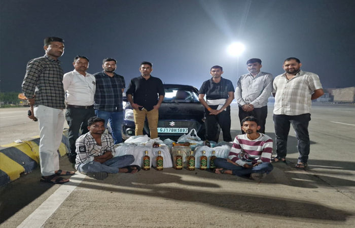 જામનગર પોલીસનો સપાટો : ઇંગ્લિશ દારૂની હેરાફેરી કરતી બે કાર સાથે આરોપીને દબોચ્યા