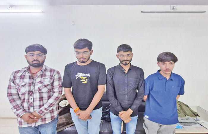 હળવદ ડોક્ટર સાથે રૂ. 48.14 લાખની છેતરપિંડી કરનાર 4 શખ્સની ધરપકડ