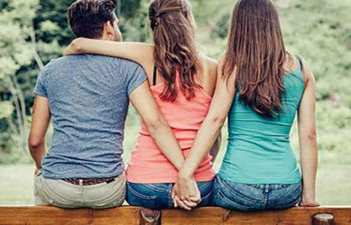 મારા મોબાઇલમાં જેનો કોલ આવે તે અંગે પતિને જાણ કરવાની રહેતી