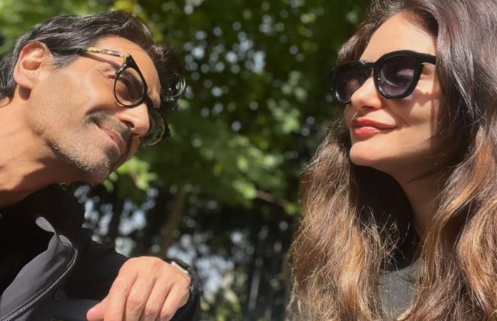 53 વર્ષનો દિગ્ગજ એક્ટર લગ્ન કર્યા વિના 2 બાળકનો પિતા, ગર્લફ્રેન્ડ સાથે સગાઈનો કર્યો ખુલાસો