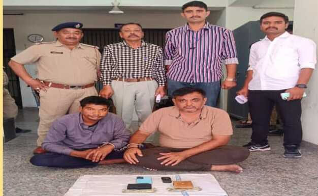 યાત્રી કાર્ડ કઢાવવાના નામે ઠગાઇ કરતી ગેંગના બે સાગરિતો અંતે ઝડપાયા