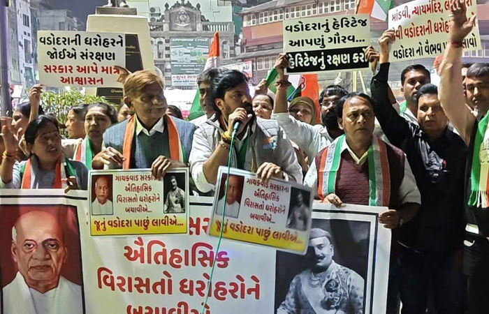 હેરિટેજ ધરોહર બચાવવા વડોદરા શહેર કોંગ્રેસની હેરિટેજ માર્ચ