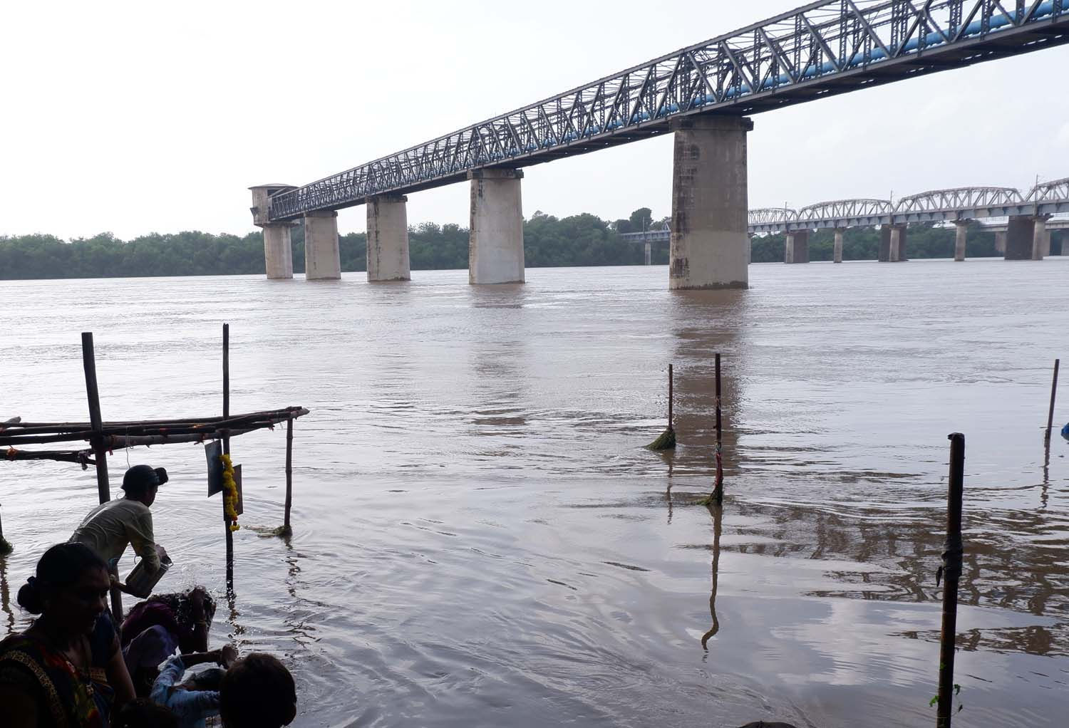 Three from Ahmedabad drown in Mahisagar at Galteshwar