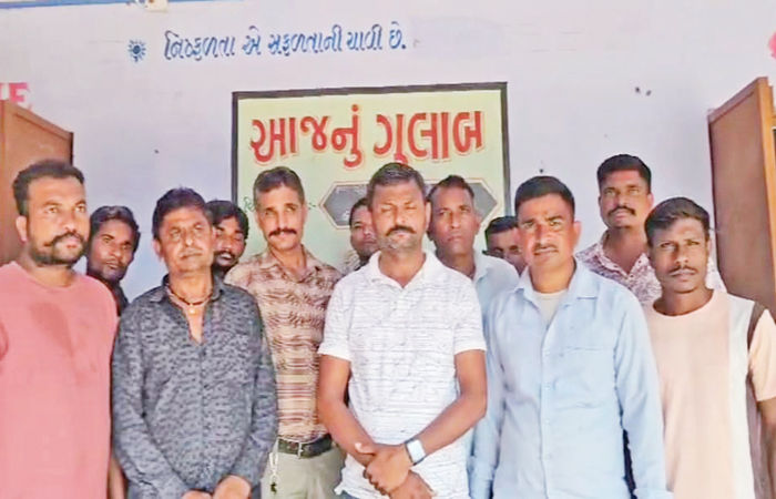 મહેમદાવાદના રોહિસ્સા પ્રા.શાળામાં શિક્ષકોના વિખવાદ મામલે તાળાબંધી