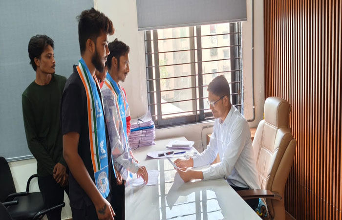 બાવળાની શાળાઓ પાસે ગટર ઊભરાવાની સમ્યા ઉકેલોઃ એનએસયુઆઇ