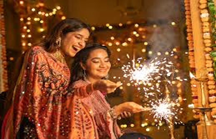 આતશબાજીની રમઝટ સાથે આજે દિવાળી પર્વની હર્ષોલ્લાસભેર ઉજવણી કરાશે