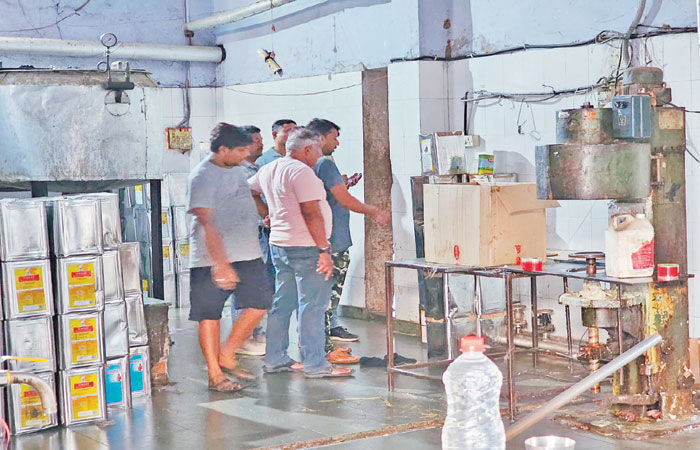 Duplicate sweets, ghee seized worth ₹8.94 lakh in Banaskantha