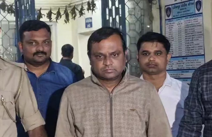 અમદાવાદમાં લાખોની ઘરફોડ ચોરીમાં ચોંકાવનારો ખુલાસો, મિત્રના ઘરે 'વાસ્તુ' હોવાનું જાણતાં મિત્રએ જ કર્યો હાથ ફેરો