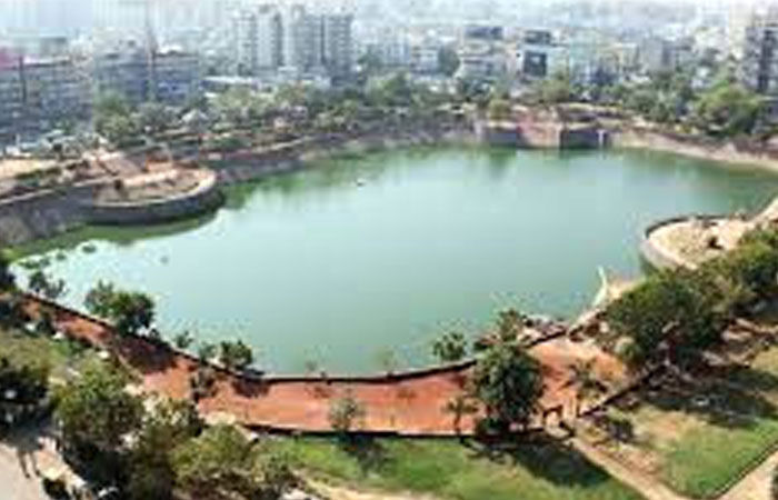 ગટરના પાણી ટ્રીટ કરવા માટે એક કરોડનો પ્લાન્ટ બનાવનાર મ્યુનિ. કોર્પોરેશને વસ્ત્રાપુર તળાવમાં છ ગટરના જોડાણ કાપ્યાં