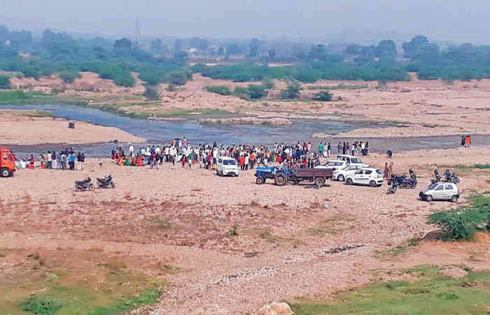 ત્રિવેણી સંગમમાં કાર્તિકી પૂનમ પહેલા લોકોનો અસ્થિ વિસર્જન માટે ધસારો
