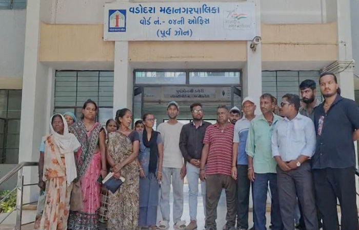 વડોદરાના પૂર્વ વિસ્તારમાં પાણીનો કકળાટ યથાવત  : ચાર મહિનાથી પૂરતું પાણી ન મળતા રહીશોનો હોબાળો