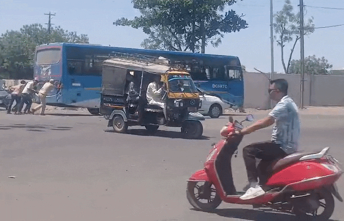 જામનગરમાં 'એસટીની સવારી સલામતની સવારી' બની ગઈ જોર લગા કે હઇસા, વિડીયો શહેરભરમાં વાયરલ