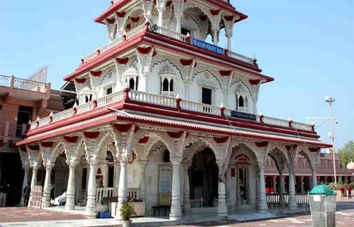 નડિયાદના સંતરામ મંદિરે મેળામાં નાના ધંધાર્થીઓ પાસેથી કોઈ ચાર્જ વસૂલાશે નહીં
