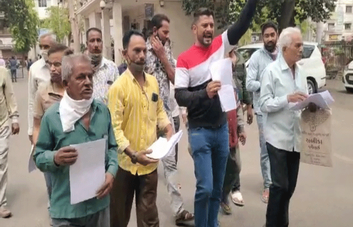 વડોદરા: કોર્પોરેશન દ્વારા વેરાની વસૂલાત સામે પ્રાથમિક સુવિધાનો અભાવ: કરોડિયા ગામનો મોરચો