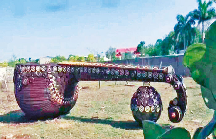 ભંગારમાંથી બની વીણા : મેરી વીણા તુમ બિન રોયે...