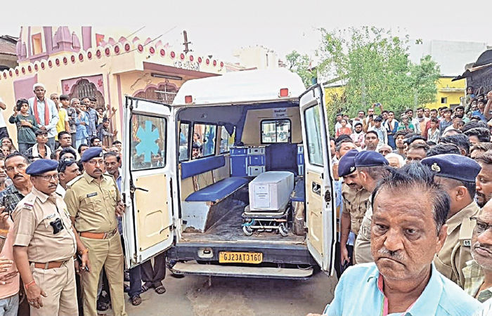 આણંદ જિલ્લાના 33 મૃતકો પૈકી 5 ની ઓળખવિધિ થઈ