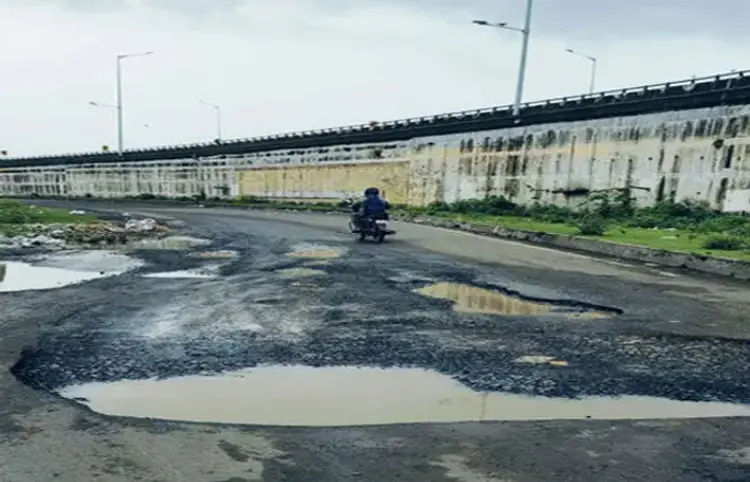 Gujarat collected ₹4800 cr in toll taxes, but citizens forced to endure potholed roads