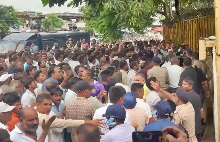 Tensions escalate in Sabarkantha, Aravalli as farmers dump milk in defiance