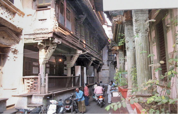 સમ્રાટ શાહજહાંને થાપ આપનારી ઝવેરીવાડની પોળો!                    .