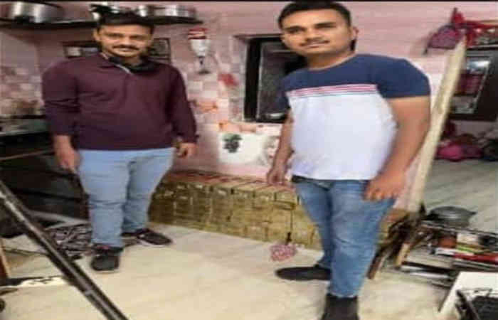 જામનગરમાં દિગ્વિજય પ્લોટ વિસ્તારમાં એક દારૂના ધંધાર્થીના રહેણાક મકાન પર દારૂ અંગે દરોડો