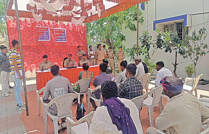 સાયલામાં 'અરજી મેળો' યોજાયો : 11 અરજદારોએ રજૂઆત કરી