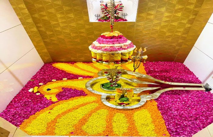 લીંબડીમાં ફુલેશ્ચર મહાદેવને પુષ્પોનો શૃંગાર