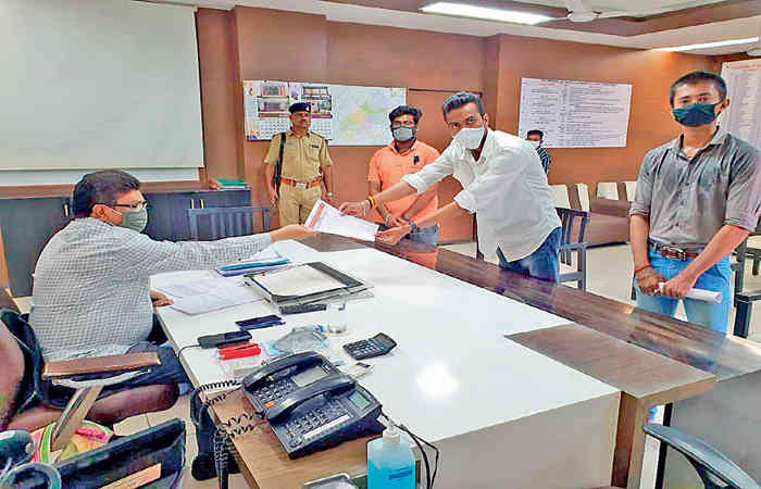 નડિયાદની કેટલીક ખાનગી શાળાઓ દબાણથી ફી ઉઘરાવતી હોવાની રાવ