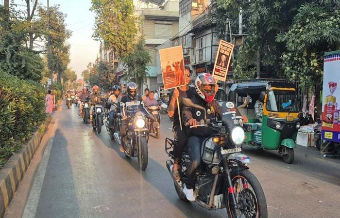વડોદરા: સંસ્થાઓ દ્વારા શ્વાનો ઉપર‌ થતાં અત્યાચાર રોકવા બાઈક રેલીનું આયોજન કરાયું